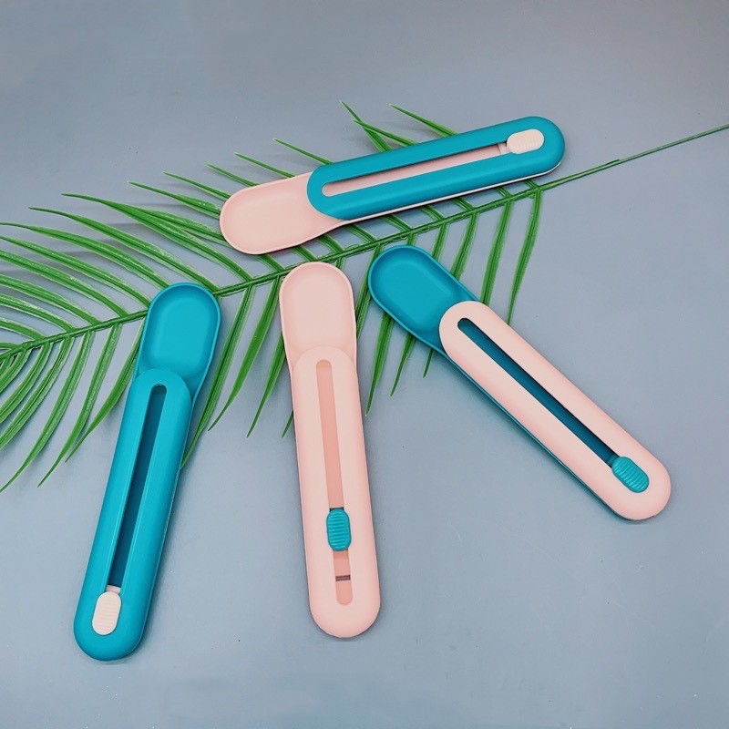 Feeder Cat Strip Squeeze Spoon