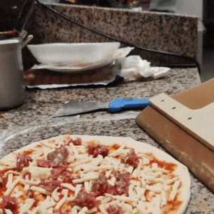 SALE 49% OFF- Sliding Pizza Peel | Does it come with a pizza?