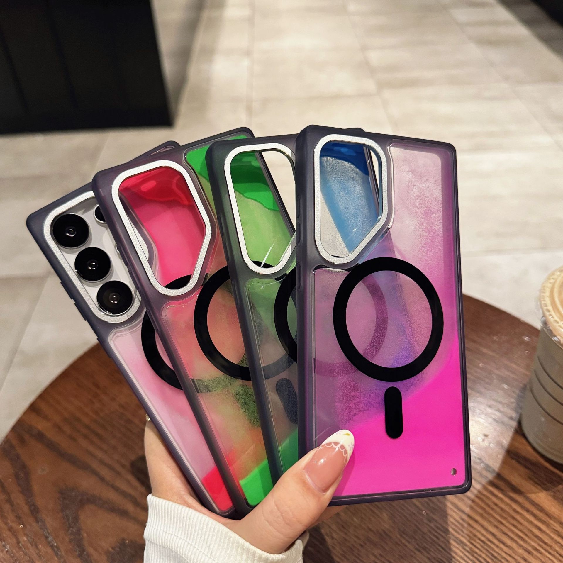Luminous Quicksand S25Ultra Magnetic Suction Phone Case