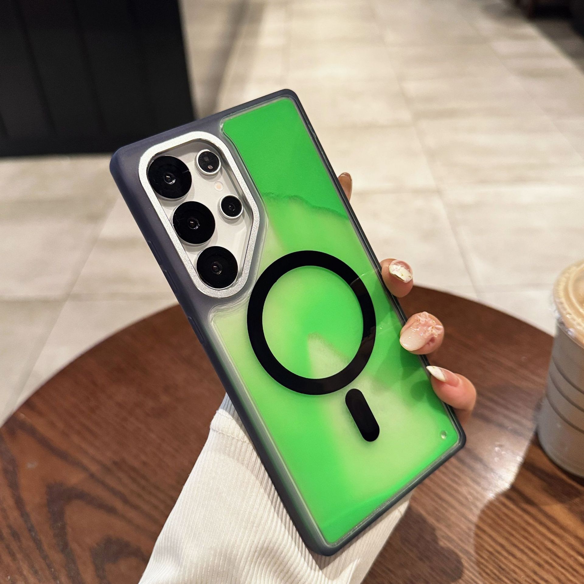 Luminous Quicksand S25Ultra Magnetic Suction Phone Case