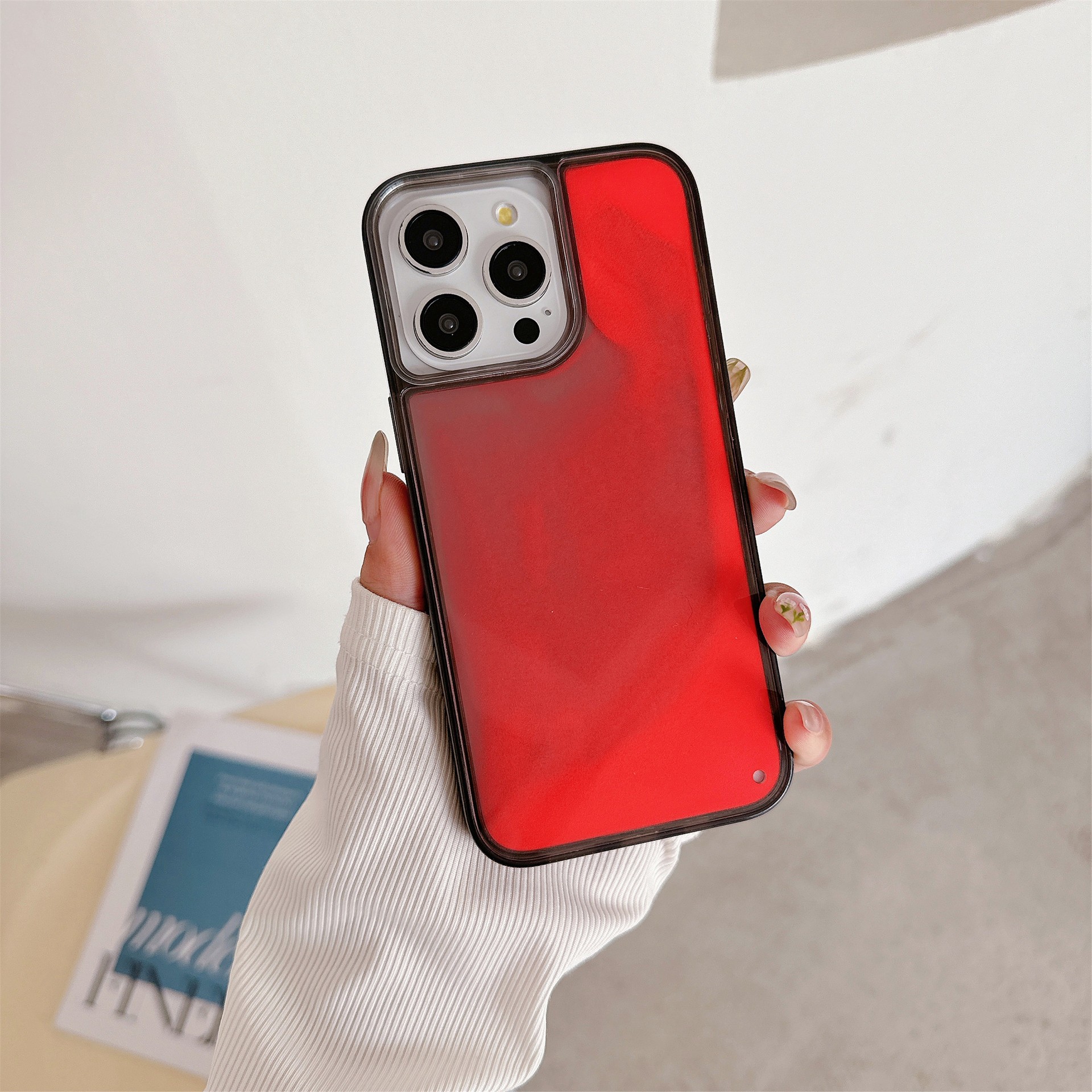 Luminous Quicksand Applicable Magnetic Suction Phone Case Soft Edge Hard Backboard Protective Cover