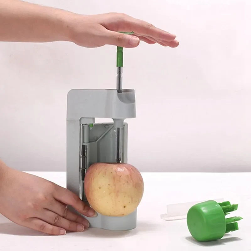 Hand rotating fruit and vegetable slicer