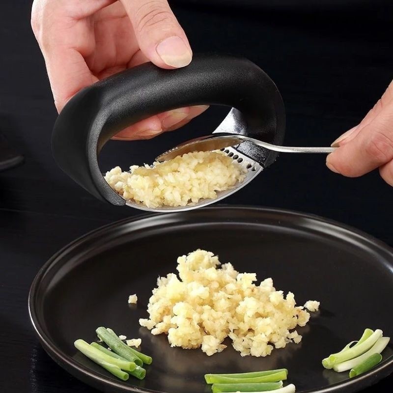 CrushEase Garlic Rocker Effortless Garlic & Ginger Mincer