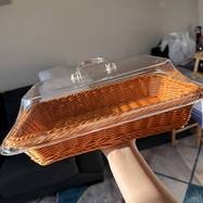 PMMJ Wicker Bread Basket with Clear Acrylic Lid  Round Food Display Tray