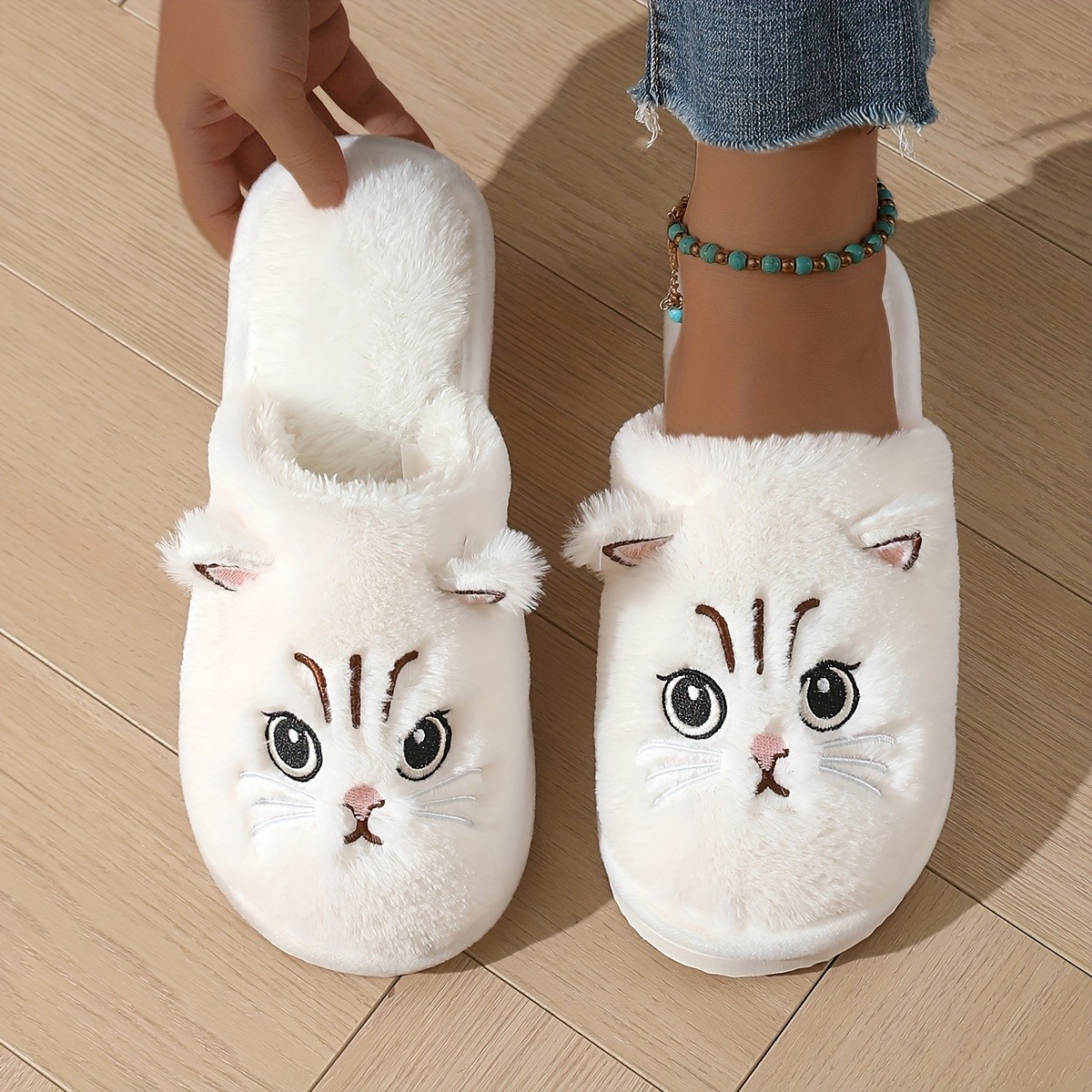 QEEDUOOF Women's Winter Indoor Plush Cat Warm Soft-Sole Slippers