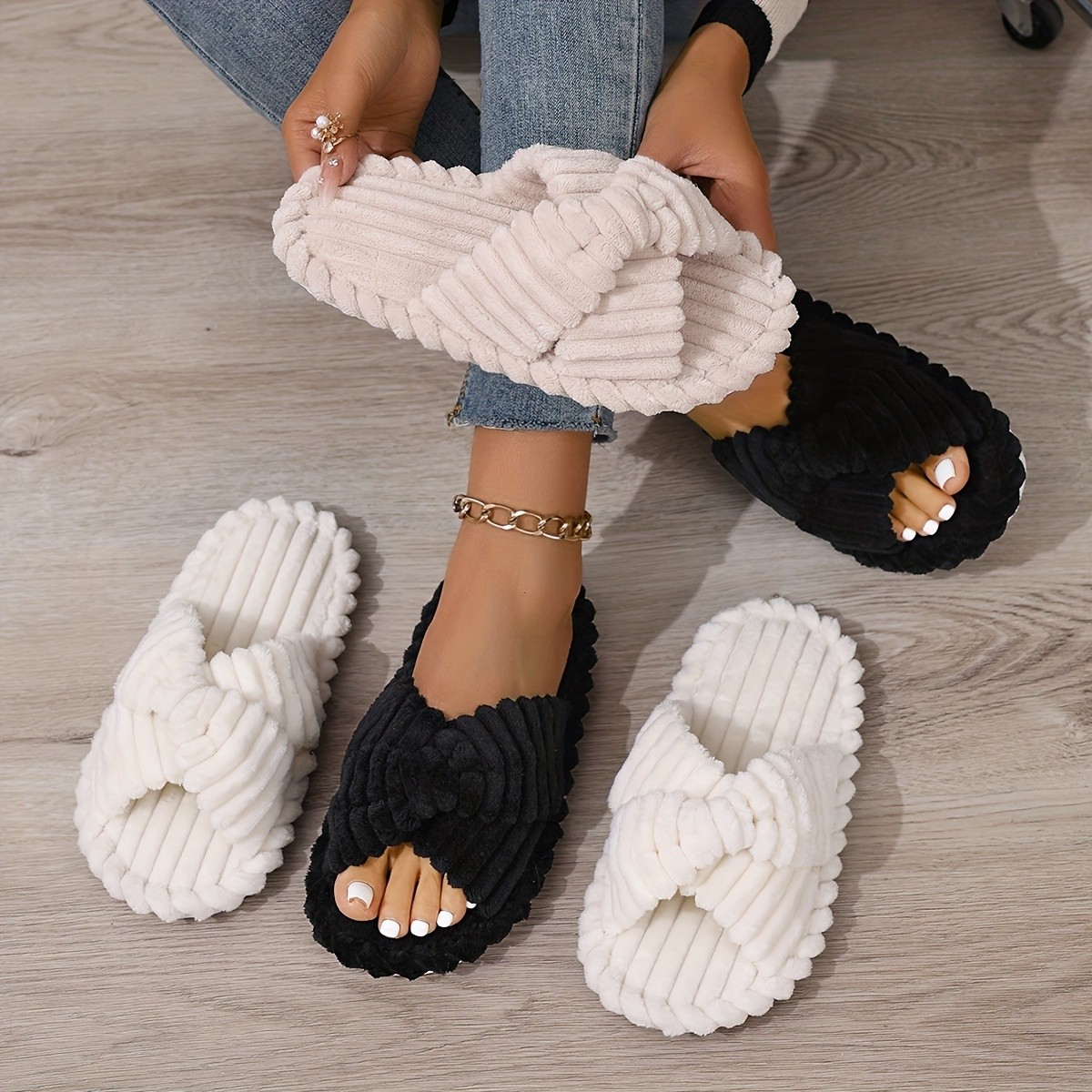ZOSIVC Unisex Black Slippers