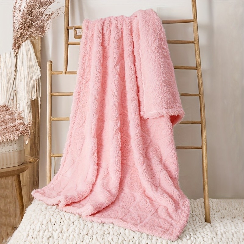 Mini Eggs Autumn and Winter Plush Blankets with Heart Patterns