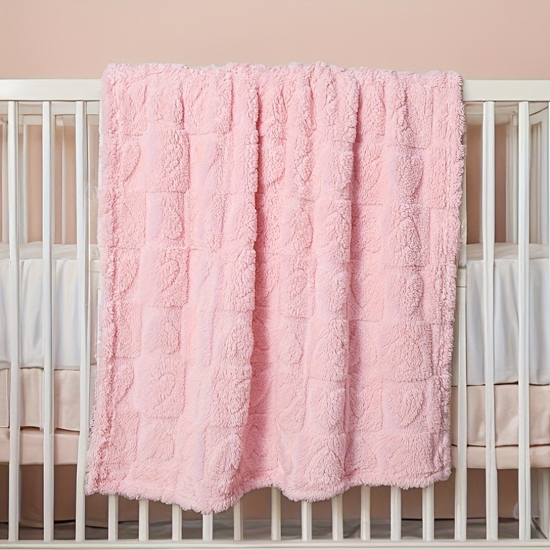 Mini Eggs Autumn and Winter Plush Blankets with Heart Patterns