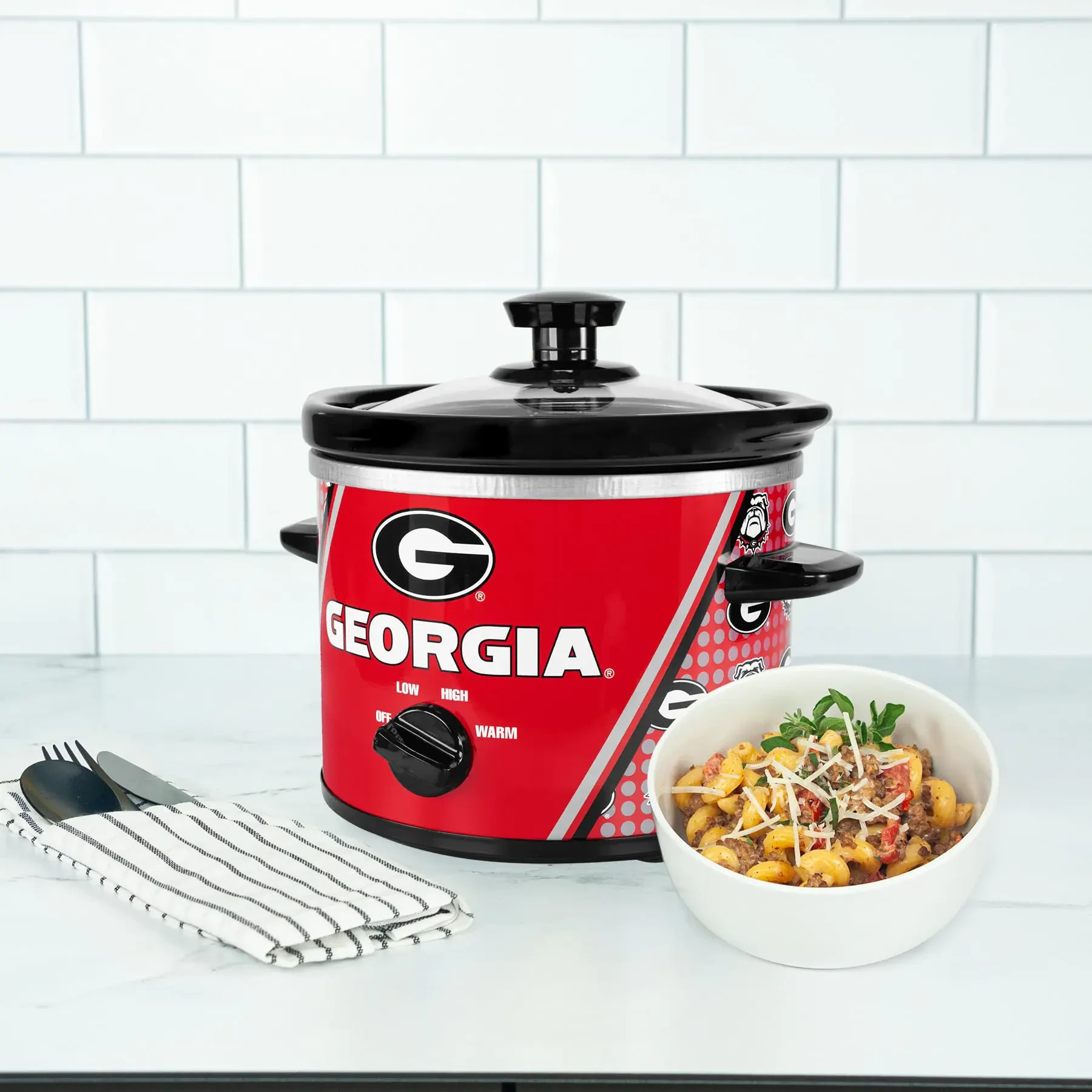 Uncanny Brands Georgia Bulldogs 2qt Slow Cooker