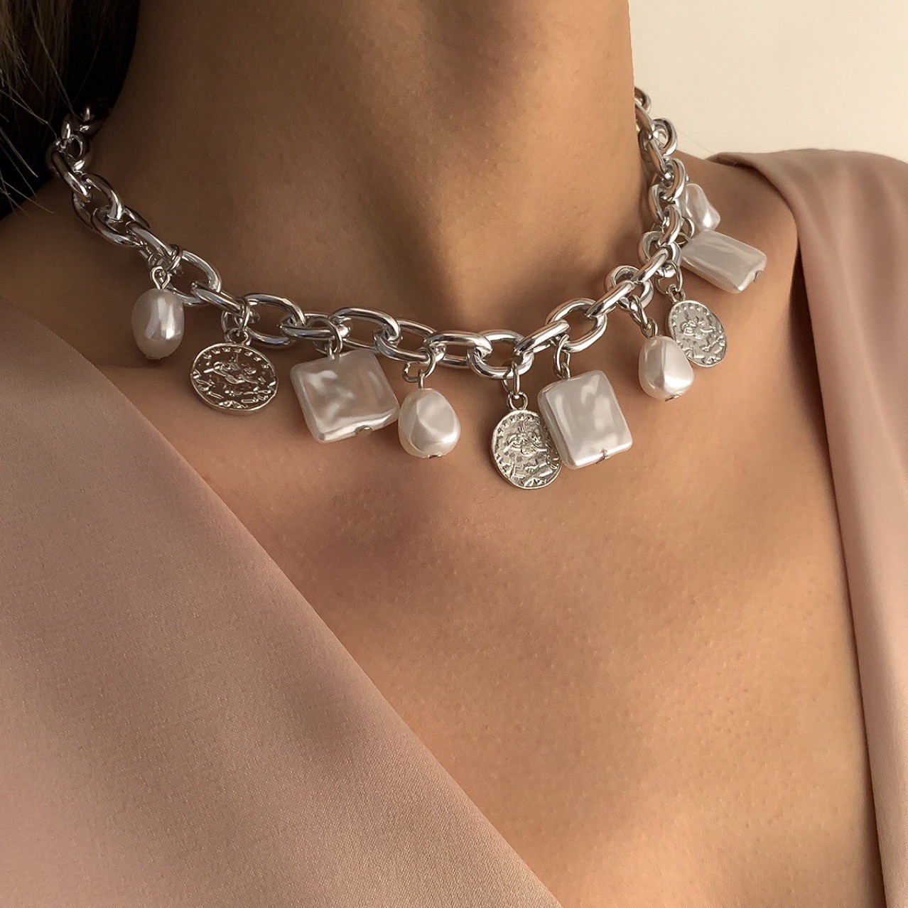 Imitation Pearl Coin Clavicle Chain