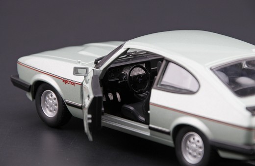 Alloy Car Model 1982 Ford Capri Classic Car Simulation Car Model Toy Ornaments