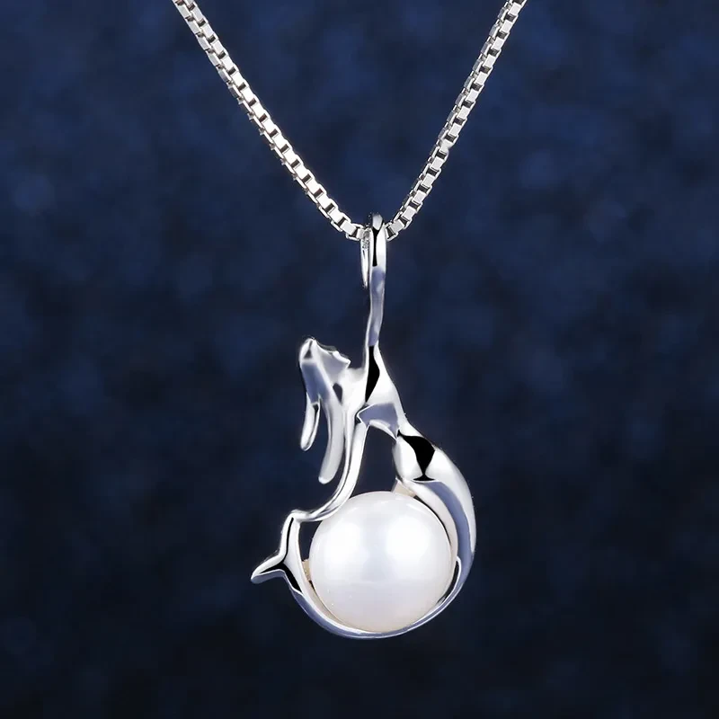 Freshwater pearl pendant
