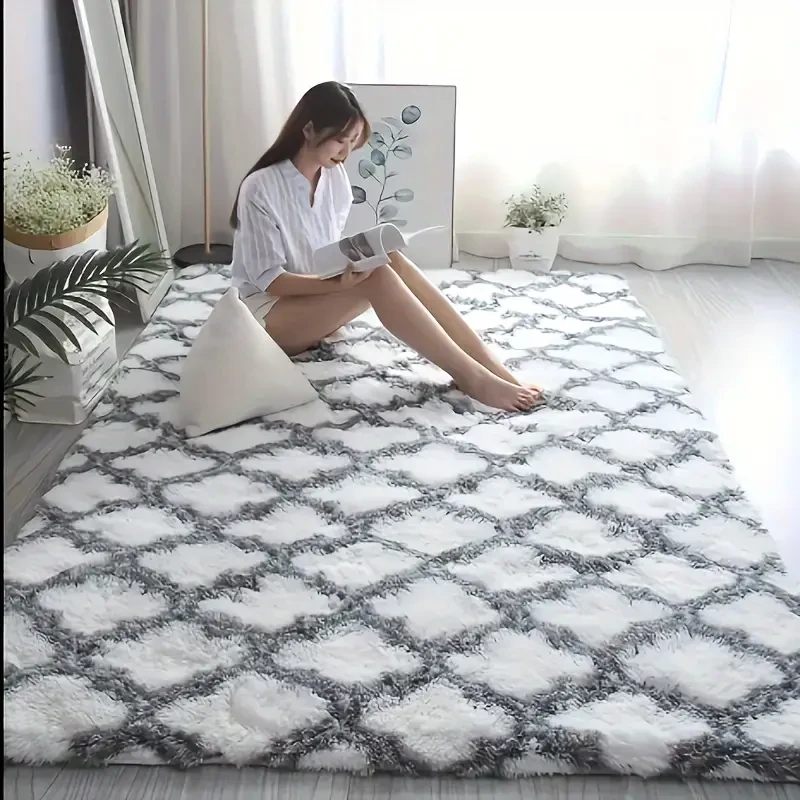 Chic Checkered Design Rug