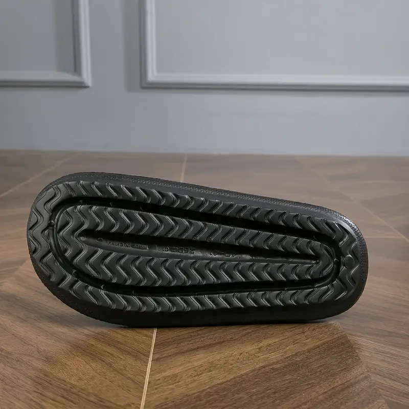 Lightweight And Versatile Men's Slippers