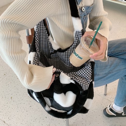 Women's Plush Loving Heart Large Shoulder Bag