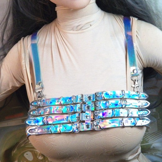 Fashion Trends Constrain Women's Accessories