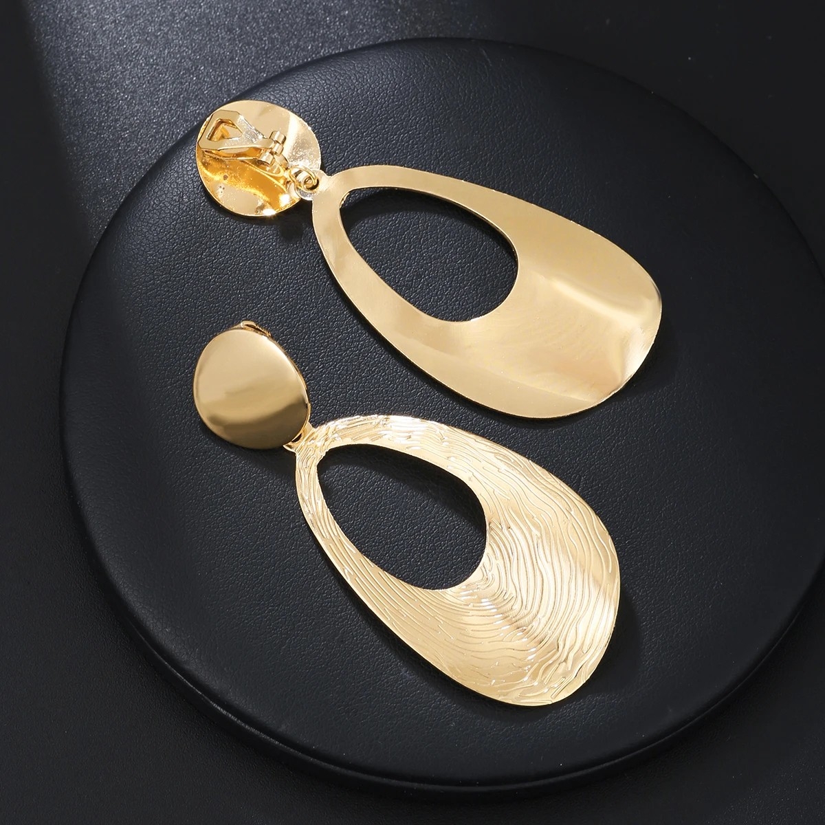 Vintage Metal Water-Drop Clip-on Earrings - Geometric Statement Big Earrings for Non-Pierced Ears