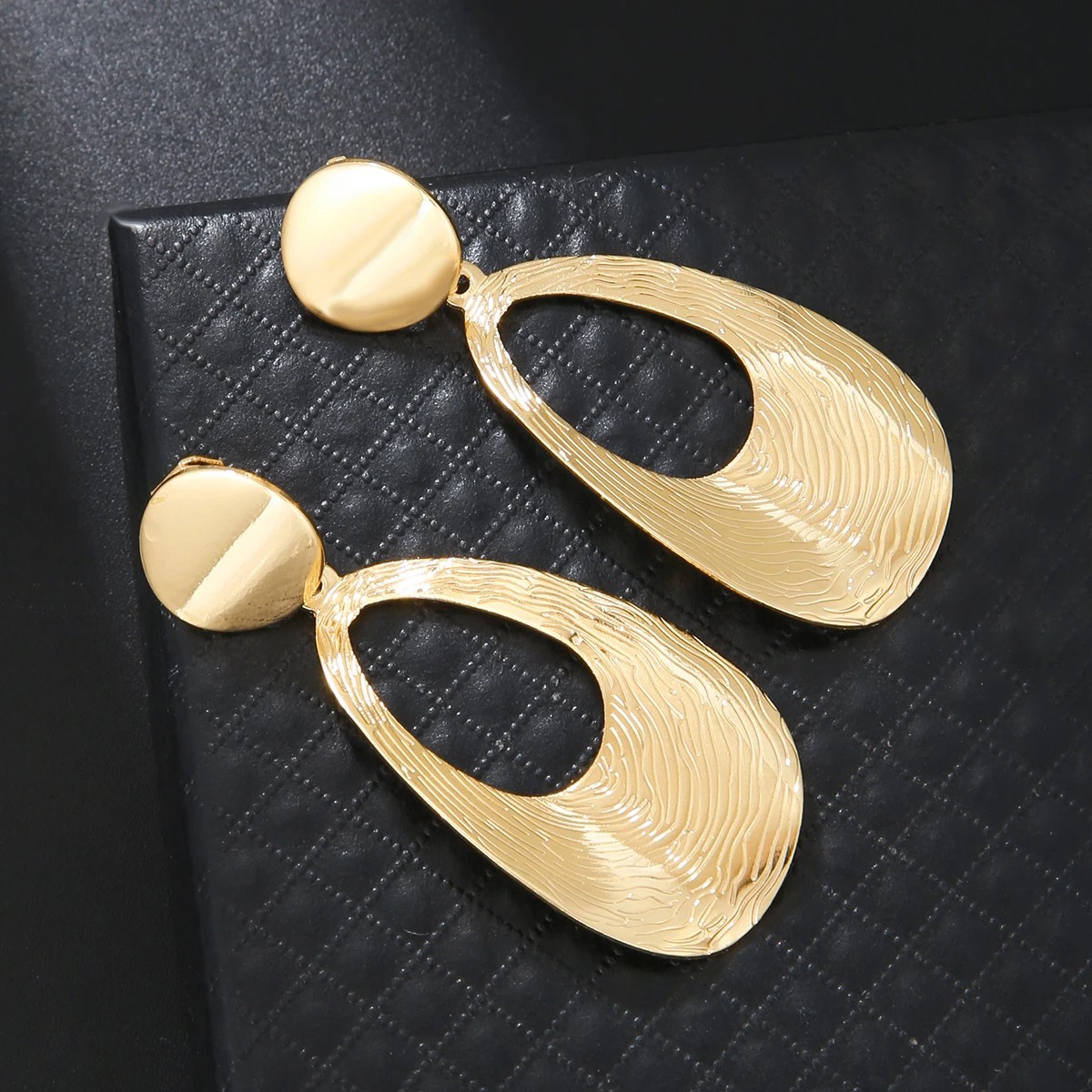 Vintage Metal Water-Drop Clip-on Earrings - Geometric Statement Big Earrings for Non-Pierced Ears