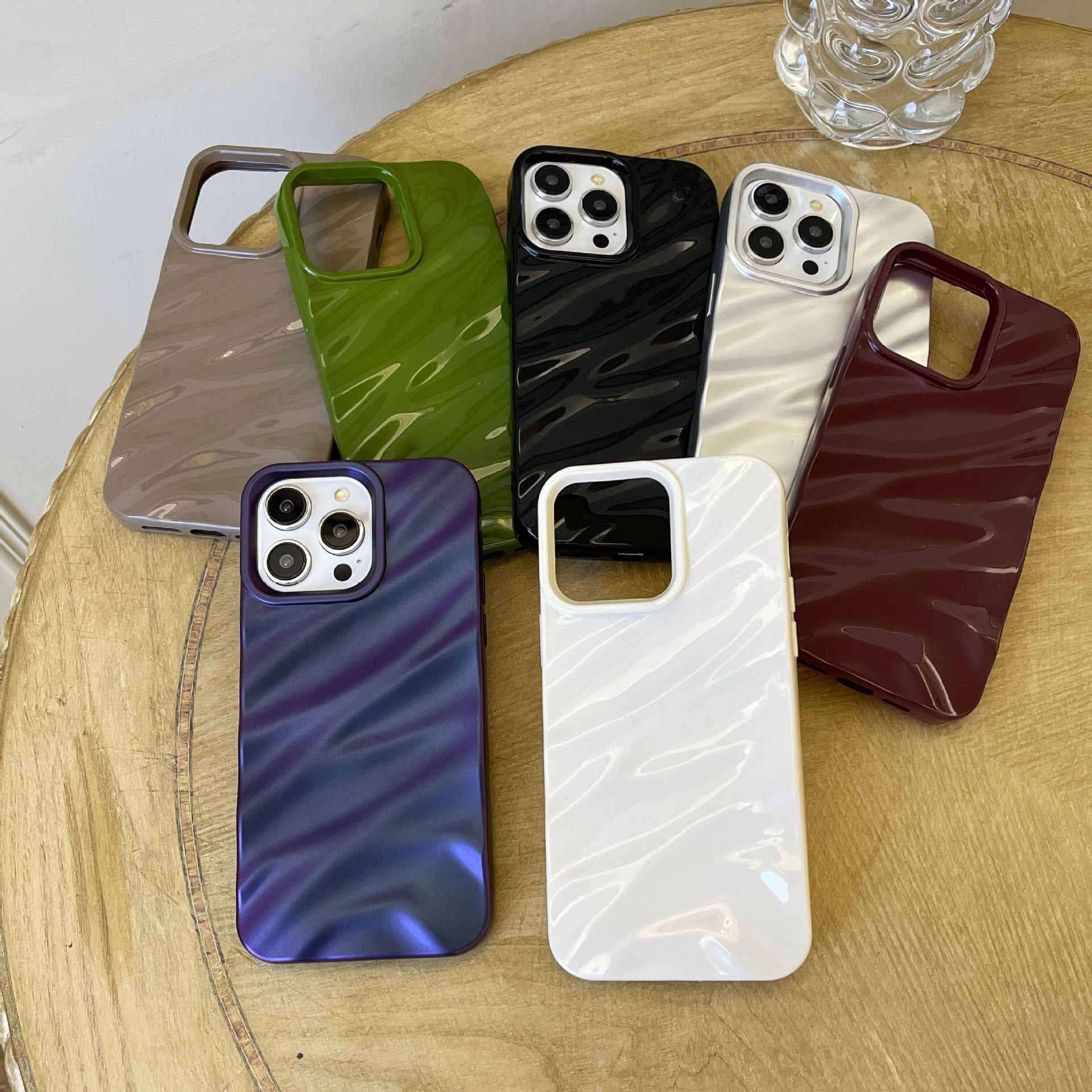 Anti-fall Soft Solid Color Wave Pleated Phone Case