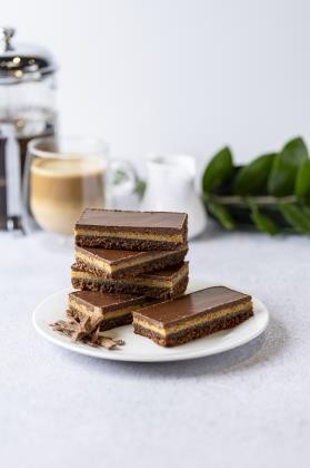 Slice Chocolate Caramel Pre Cut 25 Piece