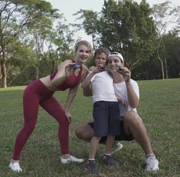 Flying Spinner, UFO Fingertip, Rechargeable Flying Gyroscope USB Toy, Black