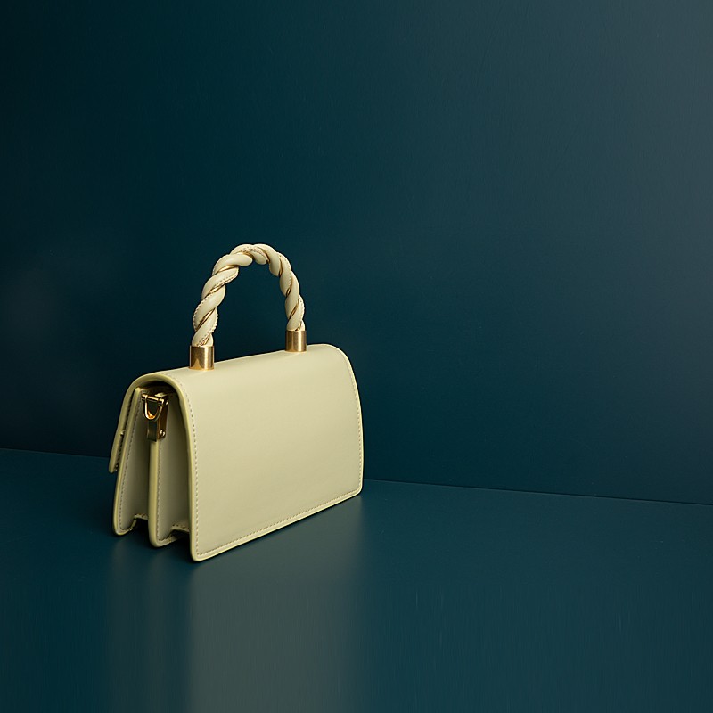 Niche Design Leather Hand-Held One-Shoulder Messenger Bag