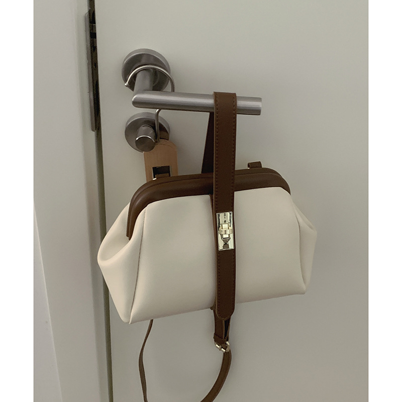 Fashion Retro Clipped Button All-match Messenger Bag