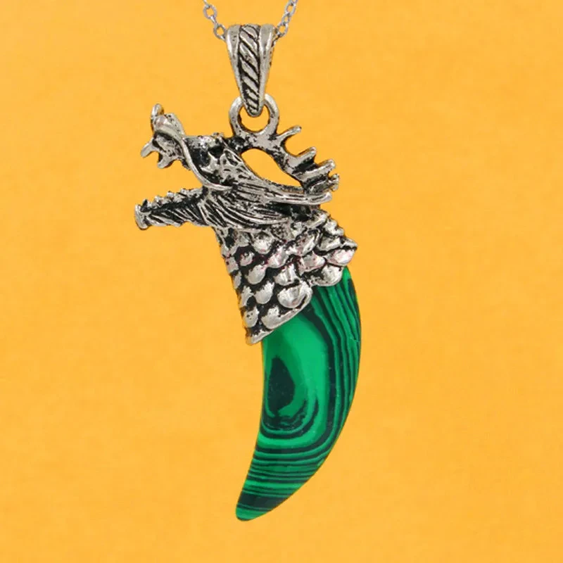 Natural Crystal Spike Pendant Crystal Wolf Head Item Pendant Fashion Couple Domineering Necklace