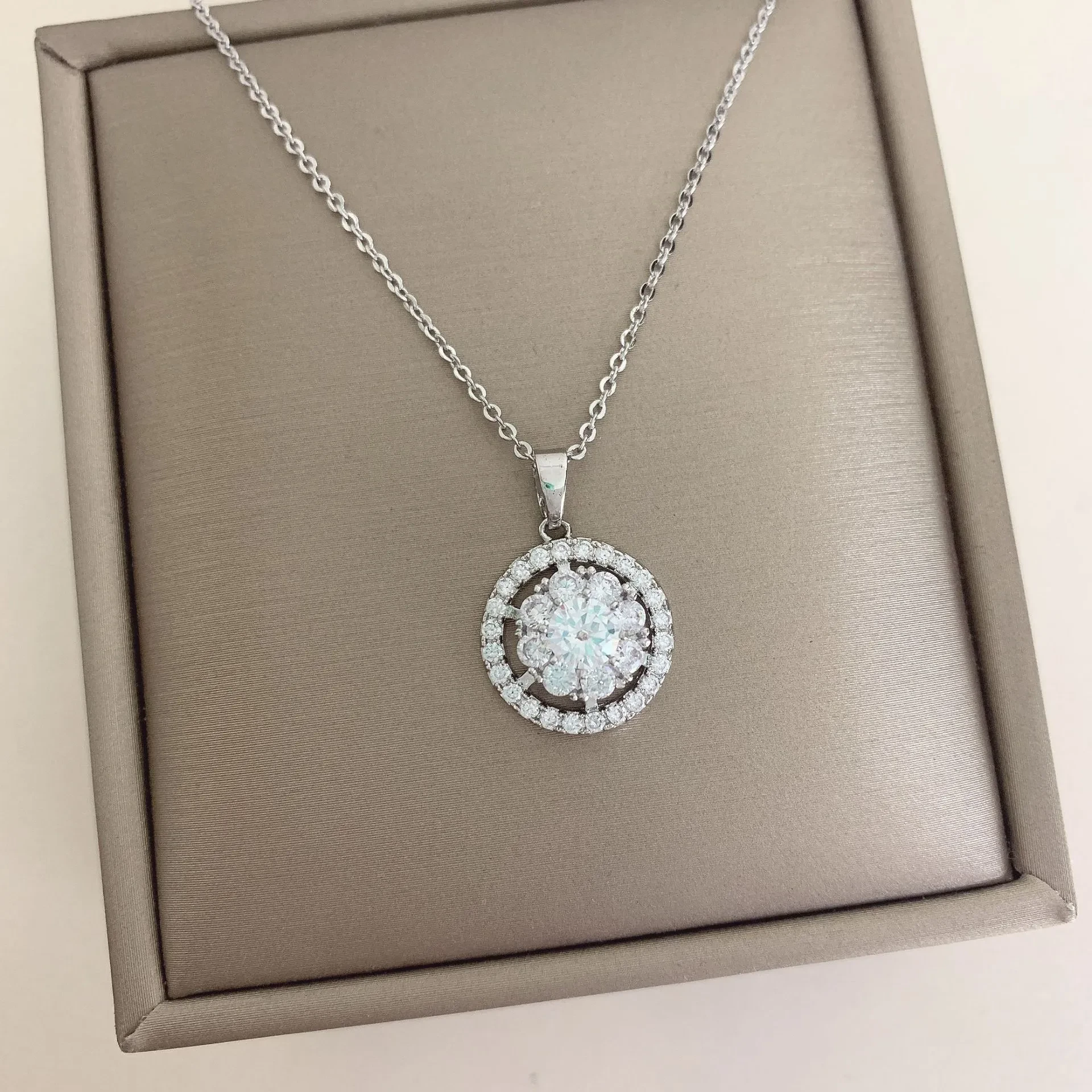 Women's Zircon Rotating Pendant Necklace