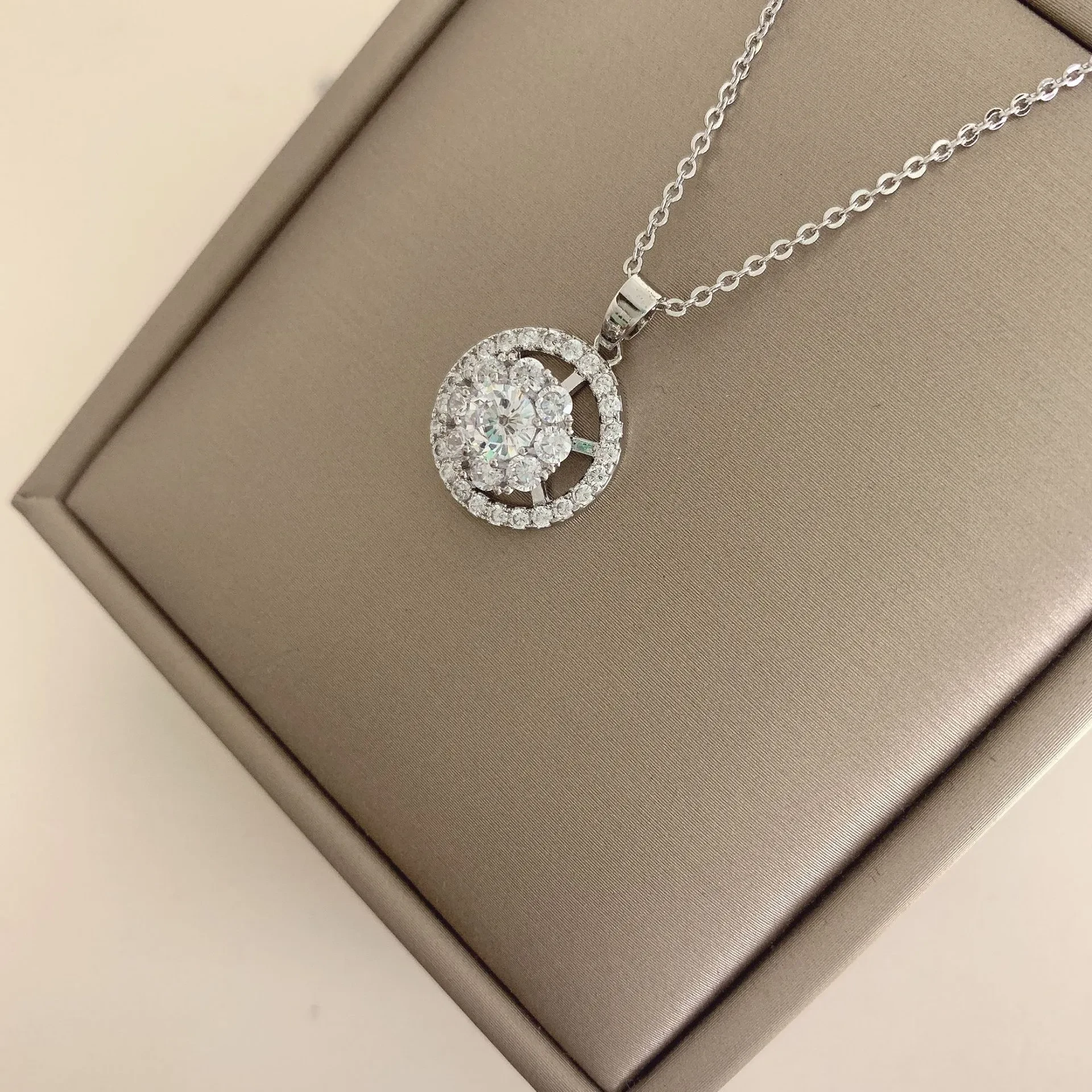 Women's Zircon Rotating Pendant Necklace