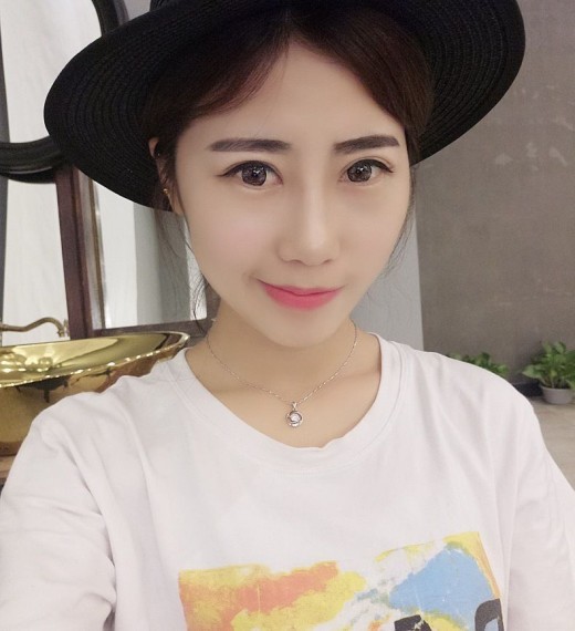 Rose necklace zircon pendant