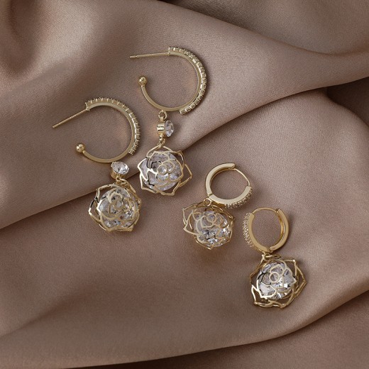 Sparkling Inlaid Zirconium Hollow Rose Zircon Earrings
