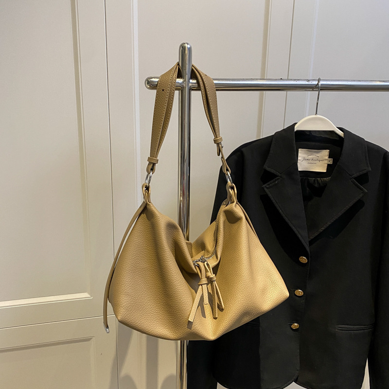 Commuting Western-style Cross-body Tote Bag