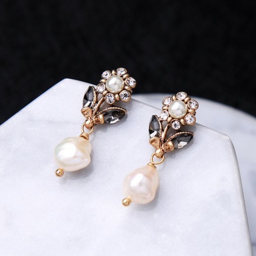 Natural Pearl Crystal Flower Stud Earrings