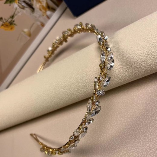 Glass Hairbands With A Minimalist Temperament