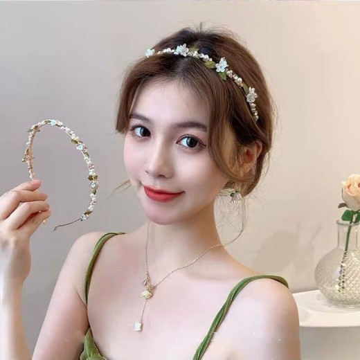 Ladies Go Out With Sweet Pearl Flower Hair Bands