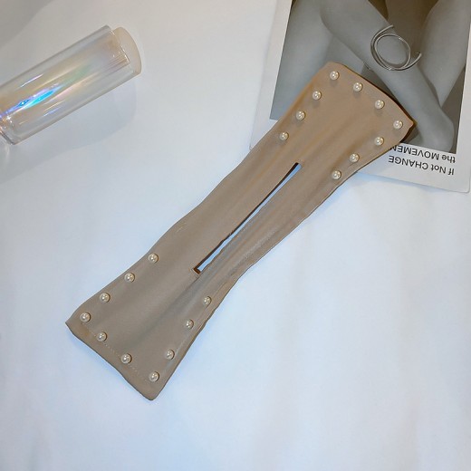 Geometric Flannel Pearl Coil Hair Iron