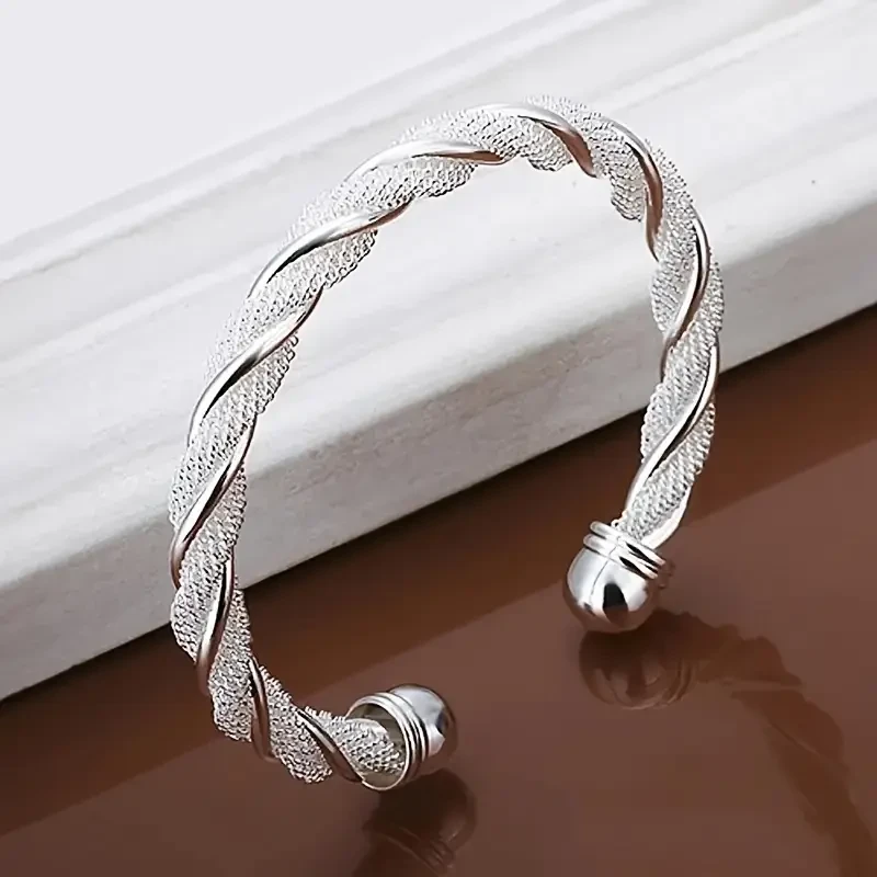 A Stylish Bracelet Made of 925 Sterling Silver with Twisted Pattern And Mesh Cuffs