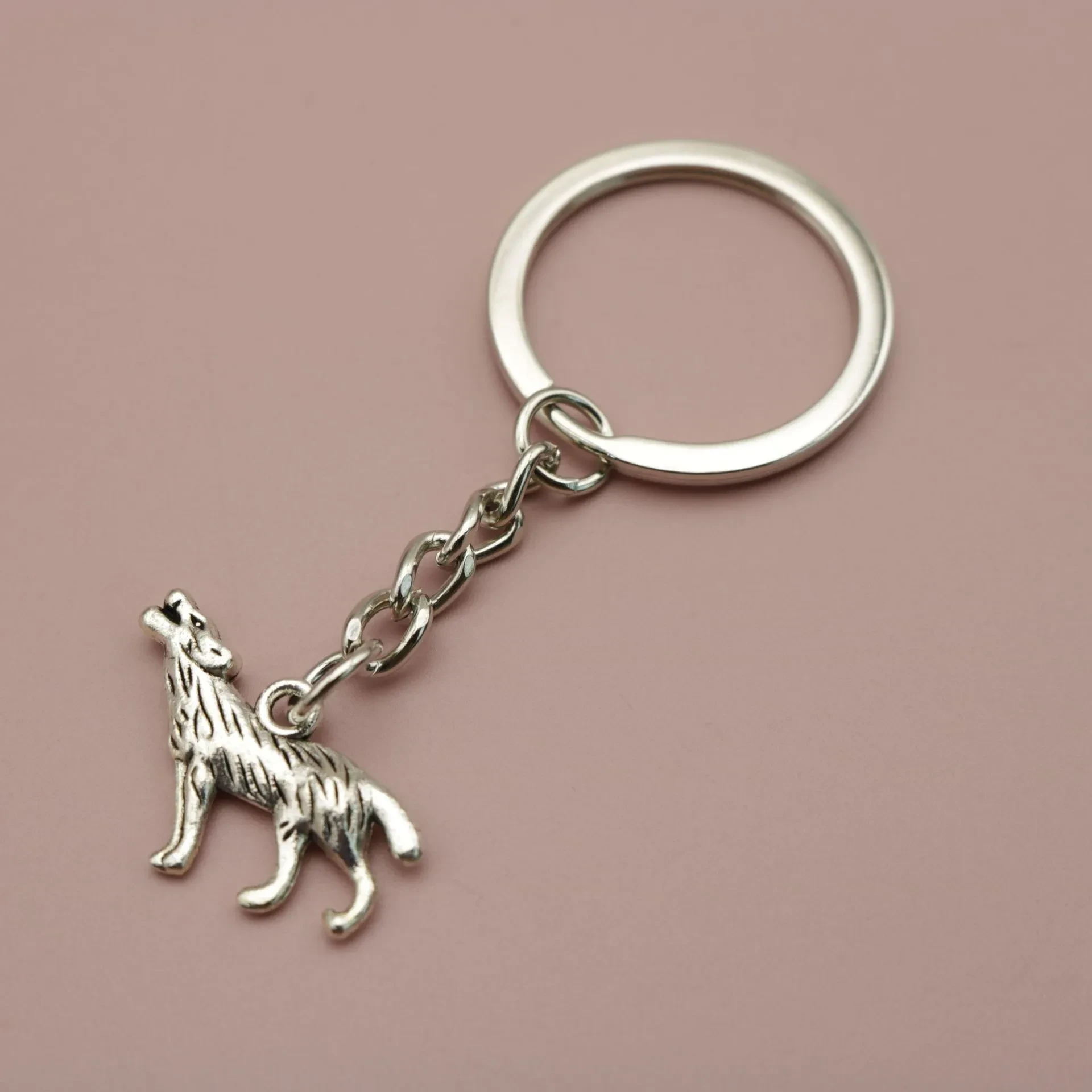 Ornament Simple Wolf Keychain Pendant