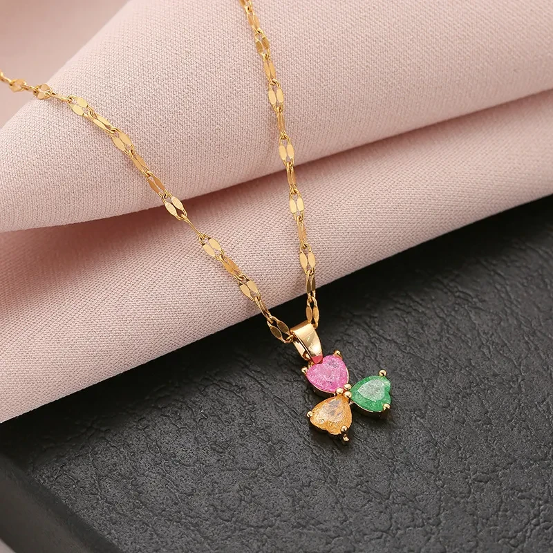 Women's Heart-shaped Clover Pendant Necklace