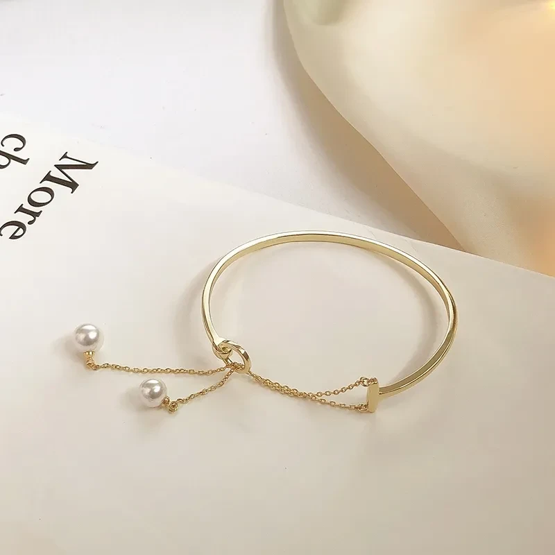 Simple Curved Shell Beads Pendant Bracelet