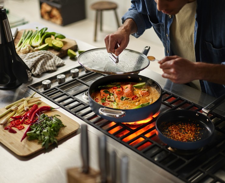 Space 28cm/3.8qt Non-Stick Induction Saute Pan & Lid - Joseph Joseph