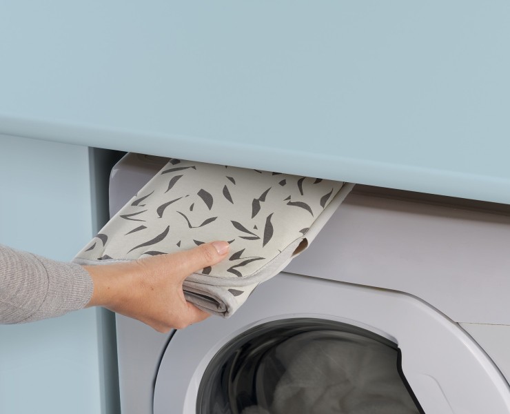 Swift Ironing Mat - Ecru Scatter - Joseph Joseph