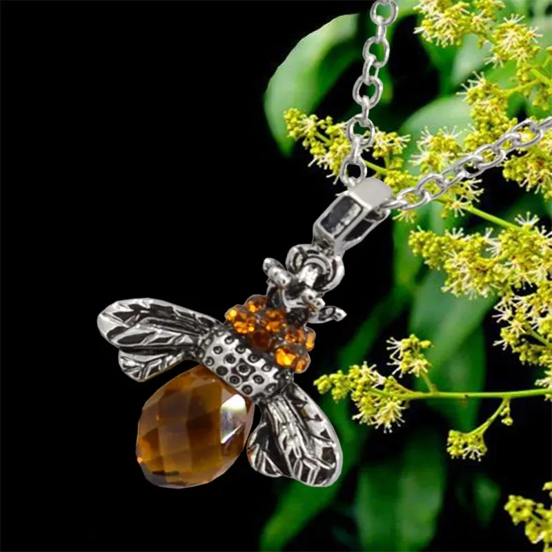 Creative Crystal Diamond Bee Necklace Pendant