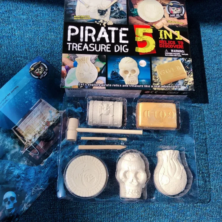 Dinosaur digging boy pirate toy