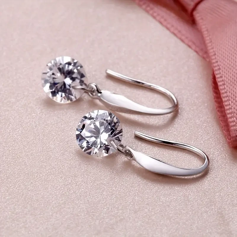 Elegant and Fashionable Round Synthetic Moissanite Earrings