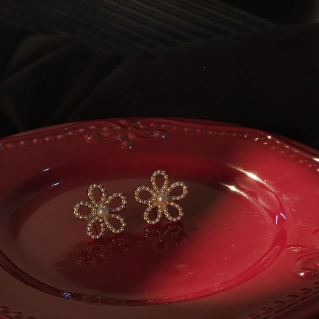 Silver Needle Pearl Flower Earrings Women's Simple