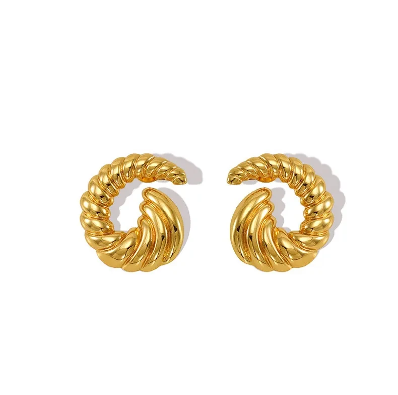 Simple Trendy Design Sense 18K Gold Non-fading Stud Earrings