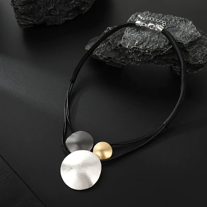 Trend Round Pendant Geometric Alloy Choker