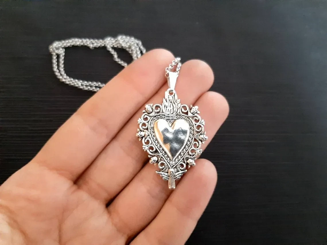 Women's Gothic Sacred Heart Pendant Necklace